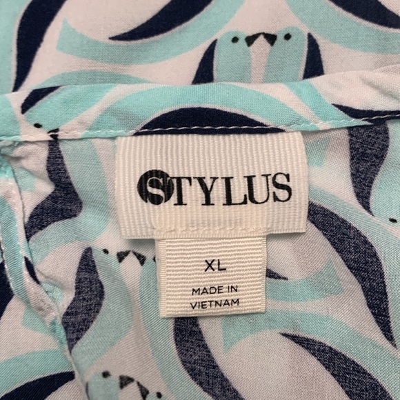 Stylus Light Weight Office Summer Top, Keyhole Back Closure w Fabric Button - Picture 10 of 13